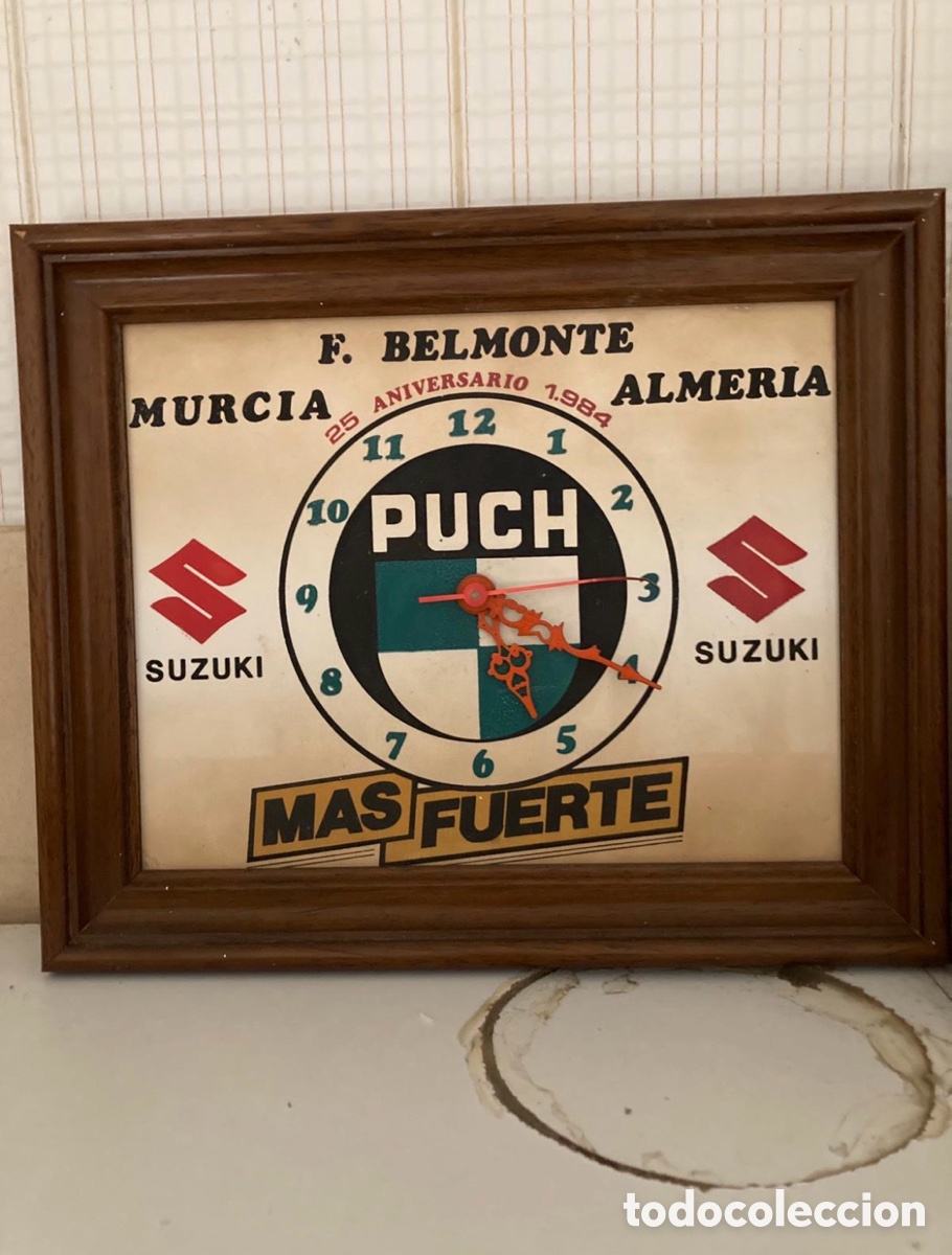 Automobili e Motociclette: ANTIGUO CARTEL CUADRO RELOJ MOTO SUZUKI PUCH 1984