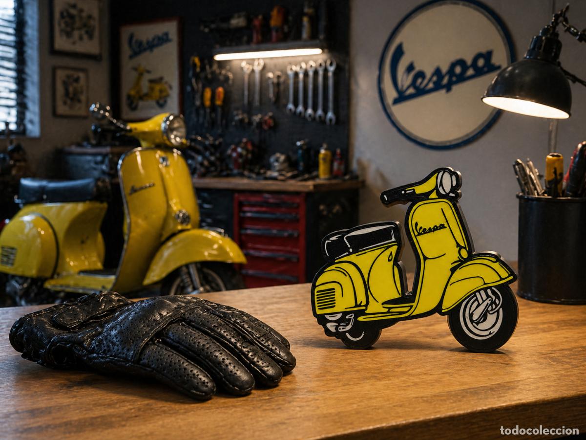 Coches y Motocicletas: Figura Decorativa VESPA - Logotipo Cl&aacute;sico 18cm