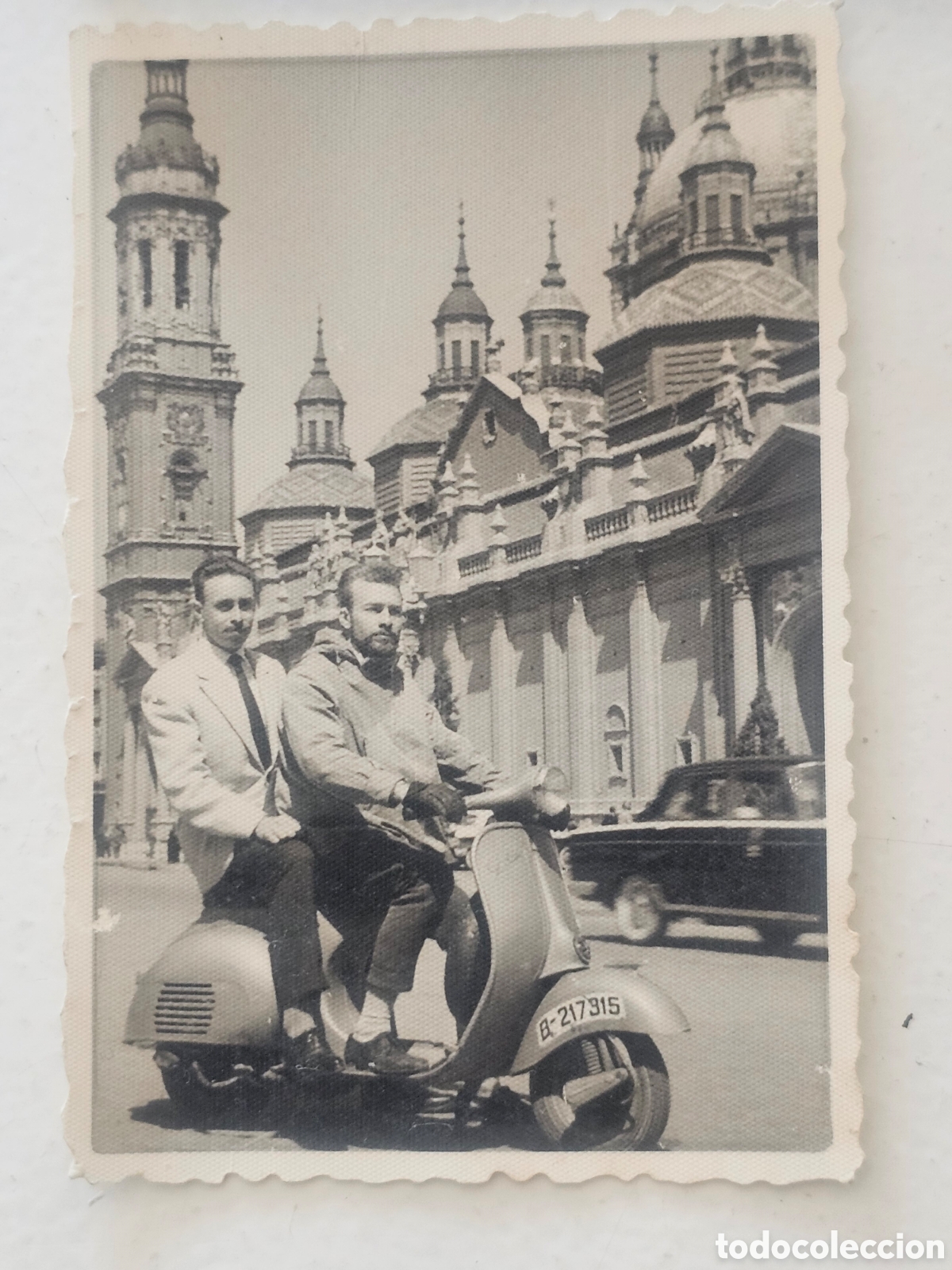 Coches y motocicletas: Foto 1962 Vespa Zaragoza Bas&iacute;lica Pilar Matricula Barcelona B-217315 Foto Arroyo
