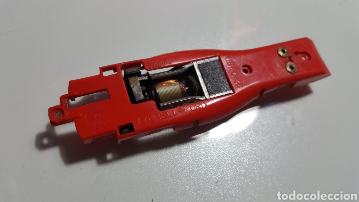 Scalextric: Chasis con motor Tyrrell Ford rojo desguace - Foto 2