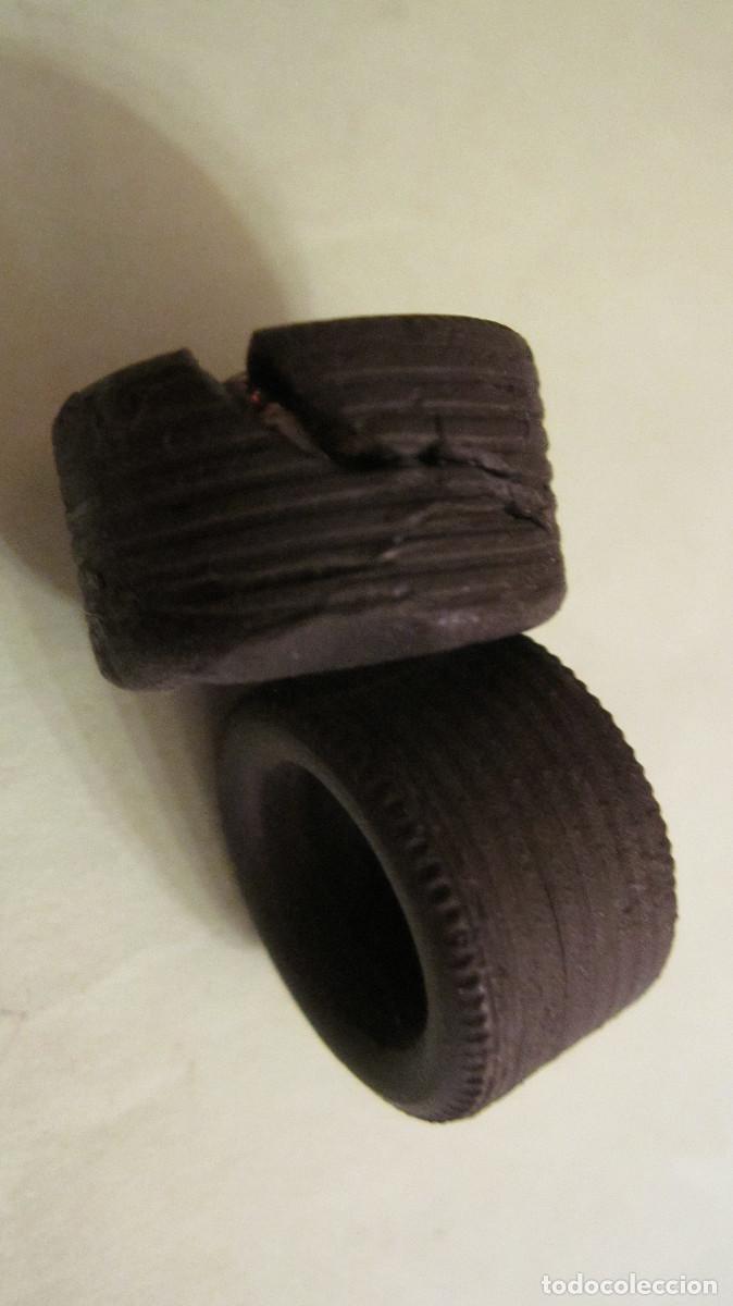 Scalextric: SCALEXTRIC : 2 NEUMATICOS UNO CON LLANTA 20X12 APROX DEFECTOS - Foto 3