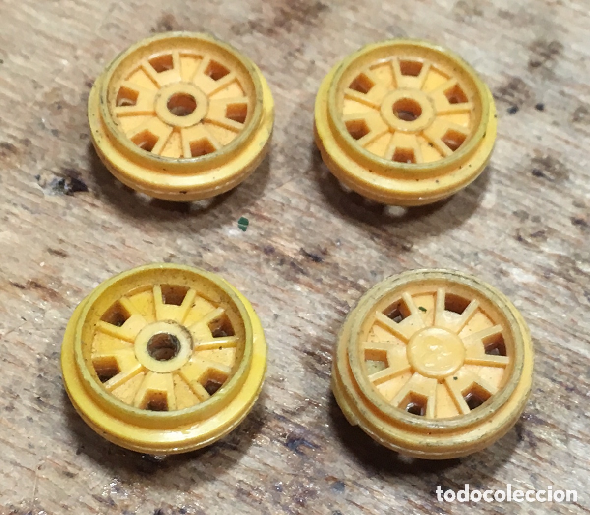 Scalextric: SCALEXTRIC LLANTAS TRASERAS FORMULA JUNIOR SET DE 4 - Foto 1