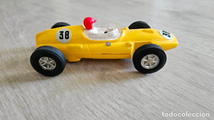 Scalextric: COOPER AMARILLO DOBLE GUIA DE SCALEXTRIC EXIN - Foto 3