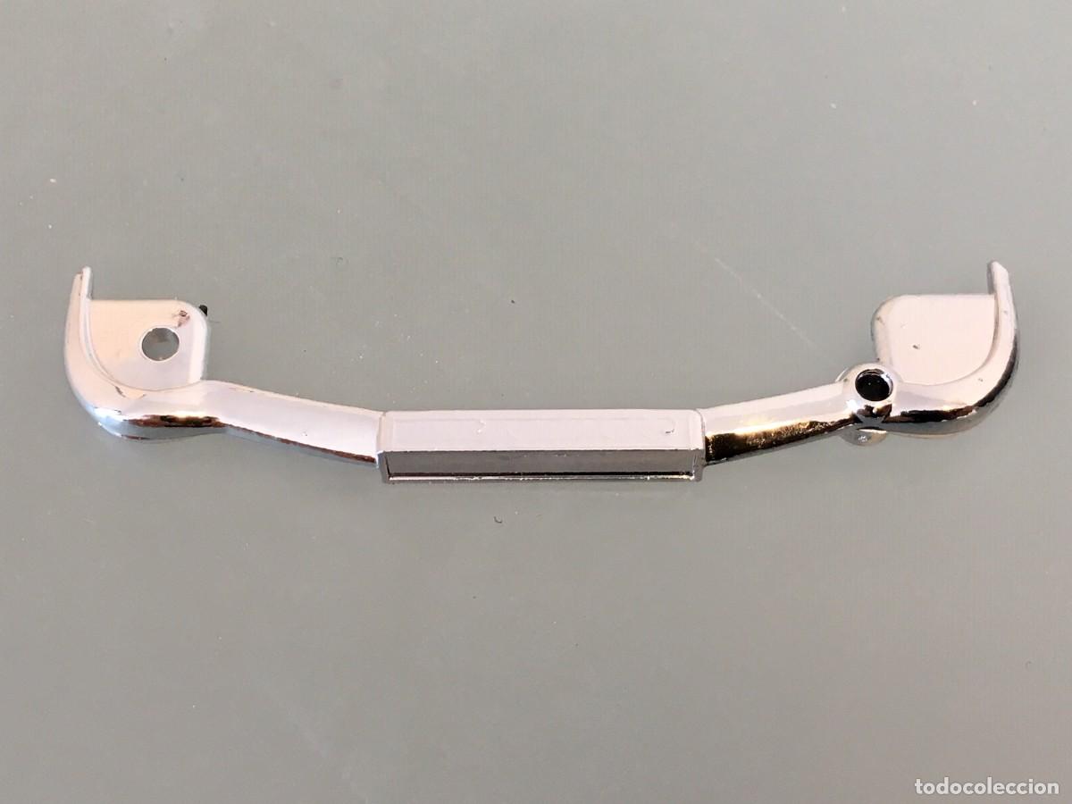 Scalextric: SCALEXTRIC ASTON MARTIN DB4 PARACHOQUES FRONTAL PLASTICO (SA092) - Foto 1