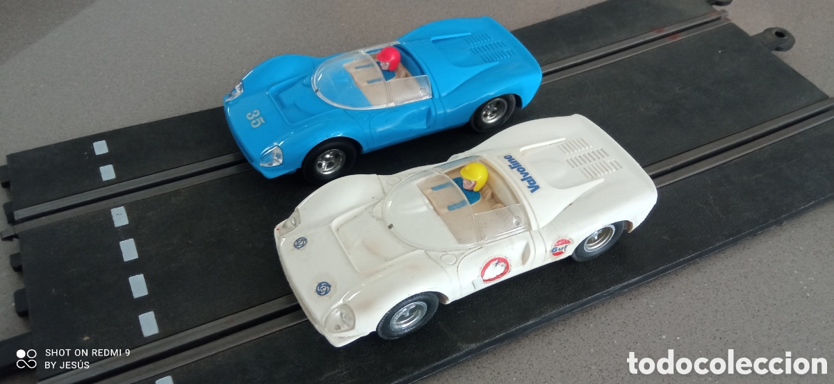 Scalextric: R&eacute;plicas del Ferrari 330 GT azul y blanco con pilotos portando cascos tipo "jet". - Foto 6