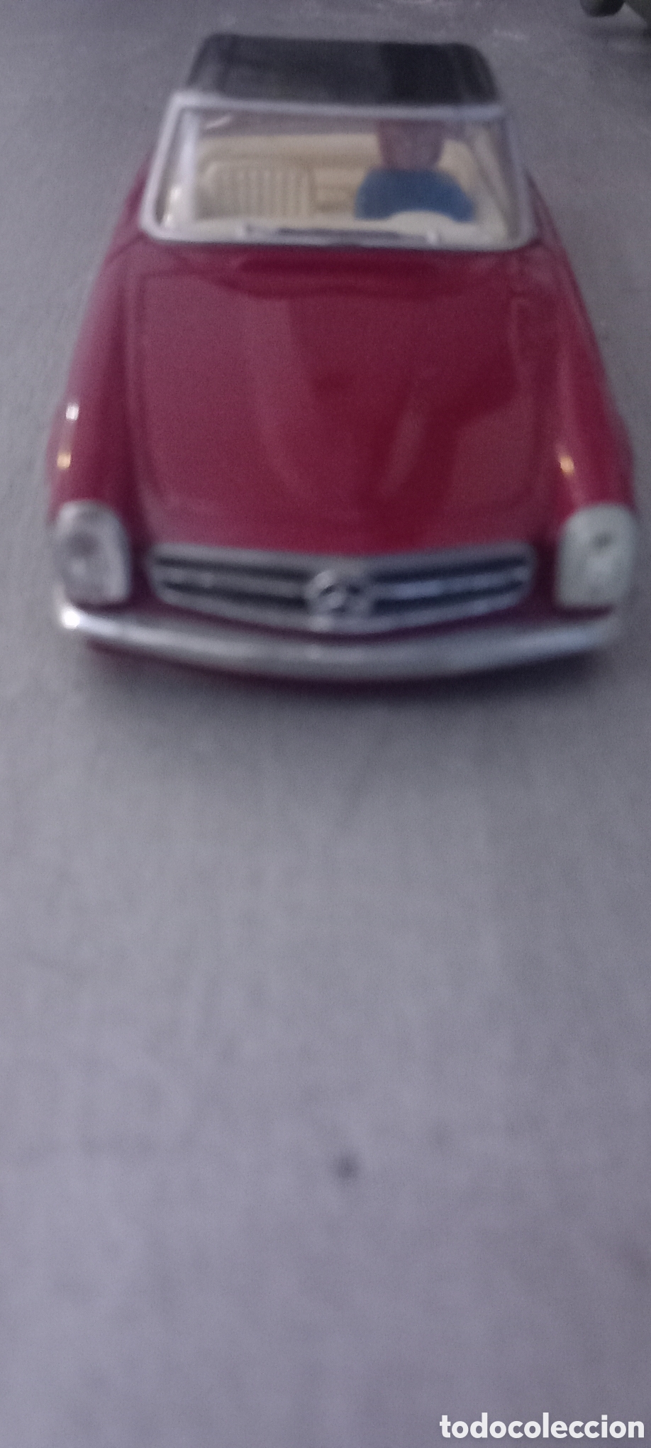 Scalextric: Mercedes 250 corinto techo negro