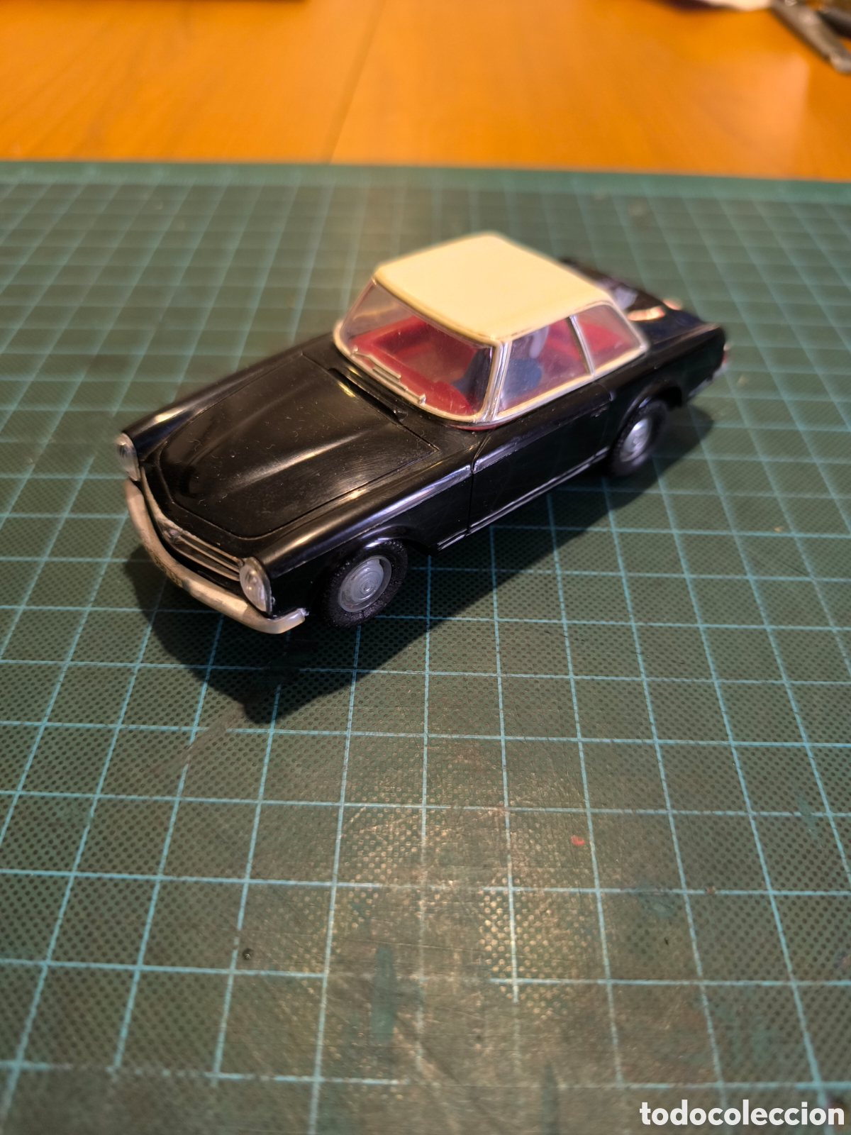 Scalextric: Ercedes 250 negro Scalextric exin capota blanca