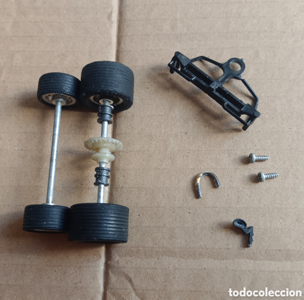 Scalextric: Ejes , suspension delantera, arco seguridad , retrovisor y tornillos ligier JS-11 scalextric exin