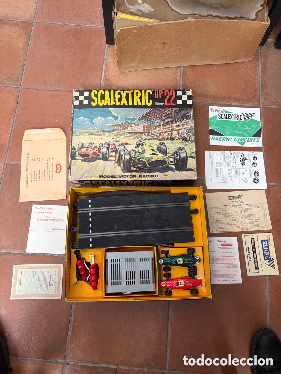 Scalextric: Caja circuito GP 22 con sobre y pistas 2 ferrari EXIN