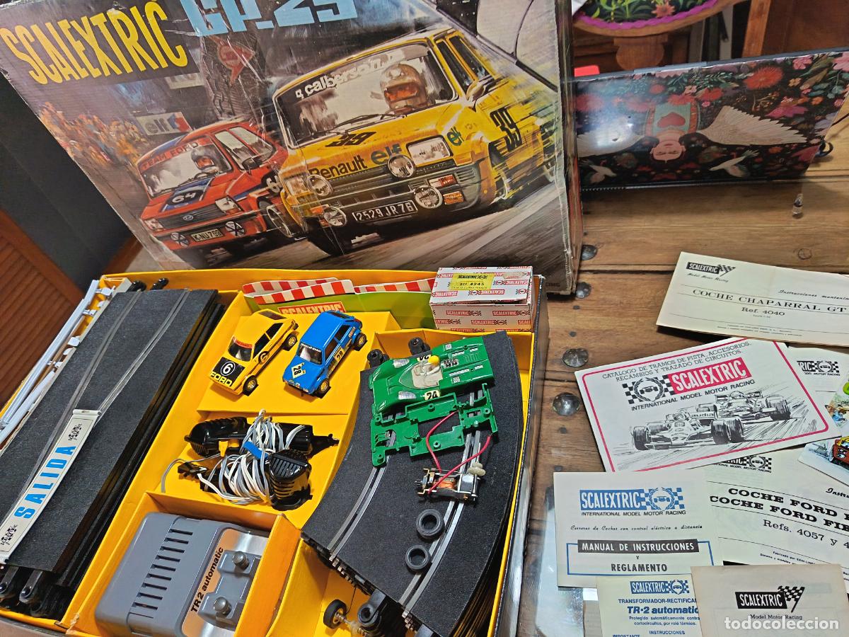 Scalextric: SCALEXTRIC GP-29. CON 2 COCHES MAS UN CHASIS Y UN MOTOR. CON FOLLETOS. SIN PROBAR. VER FOTOS.