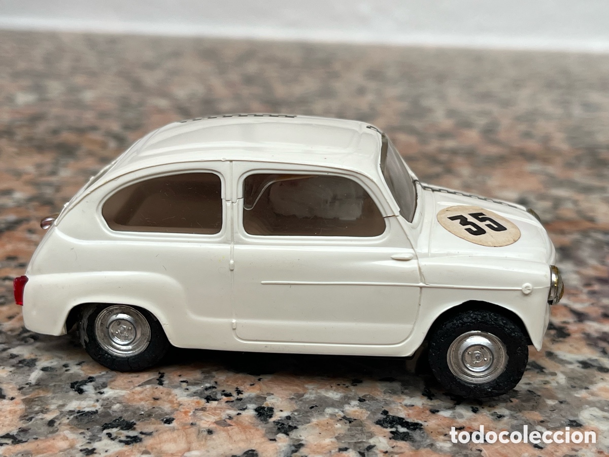 Scalextric: SEAT 600 TC Scalextric segunda serie blanco.