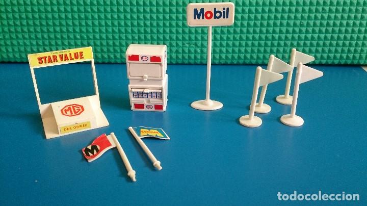 Scalextric: ACCESORIOS PISTA SCALEXTRIC ESSO Y MG - Foto 1