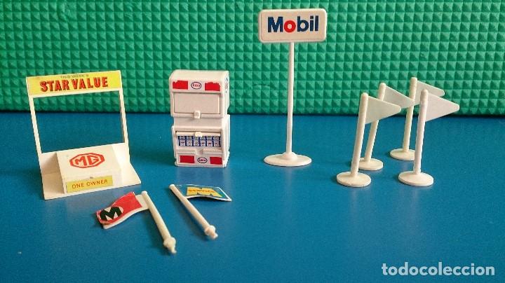 Scalextric: ACCESORIOS PISTA SCALEXTRIC ESSO Y MG - Foto 2