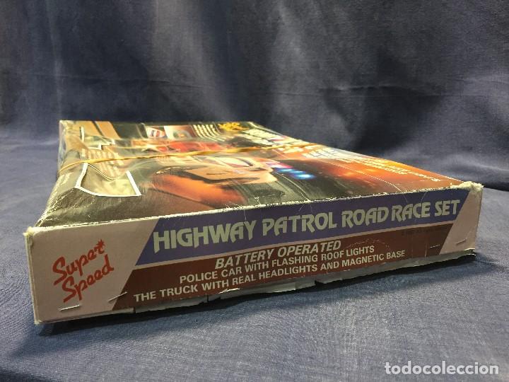 Scalextric: CIRCUITO HIGHWAY PATROL ROAD RACE SET COCHE POLICIA CAMION SUPER SPEED 1982 BATTERY OPERATED - Foto 35 - 202252665