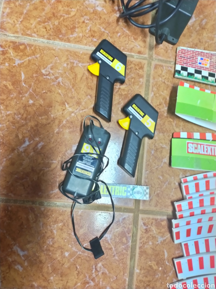 Scalextric: Lote accesorios piezas sueltas de Scalextric - Foto 2