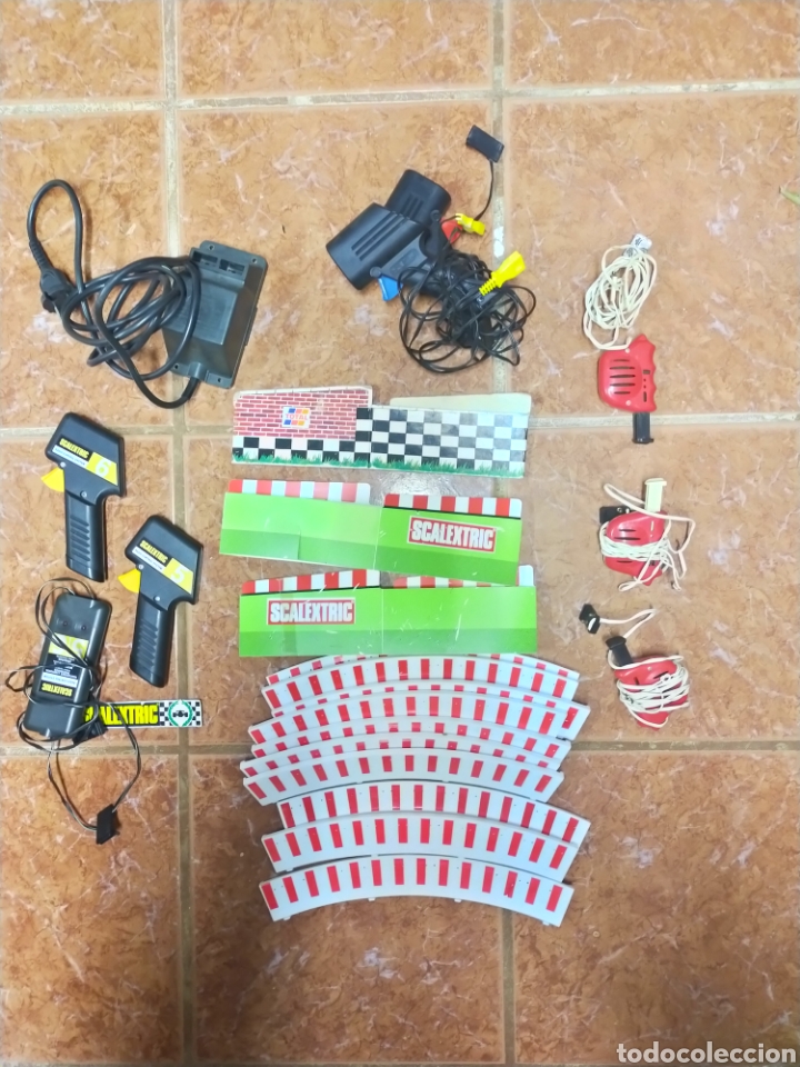 Scalextric: Lote accesorios piezas sueltas de Scalextric - Foto 1
