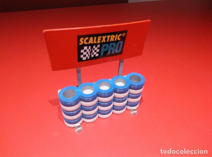 Scalextric: barrera neum&aacute;ticos scalextric - Foto 1
