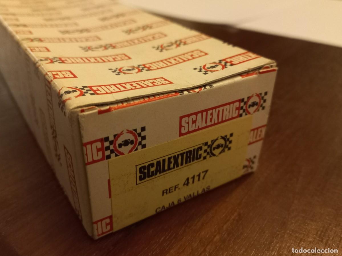 Scalextric: 6 vallas con caja scalextric. Ref. 4117 - Foto 2