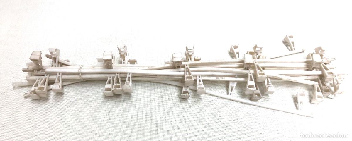 Scalextric: Pack 10 guardarailes blancos Scalextric - Foto 1