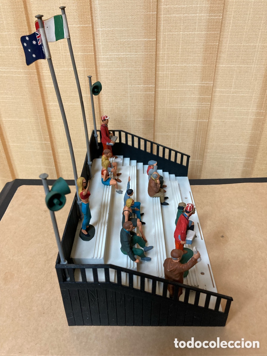 Scalextric: Tribuna con 12 figuras Scalextric - Foto 4