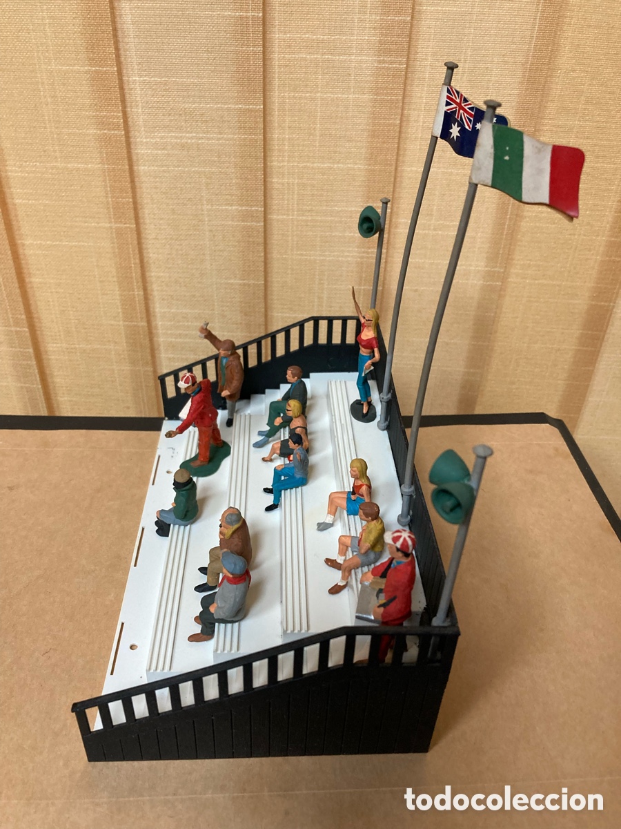 Scalextric: Tribuna con 12 figuras Scalextric - Foto 5
