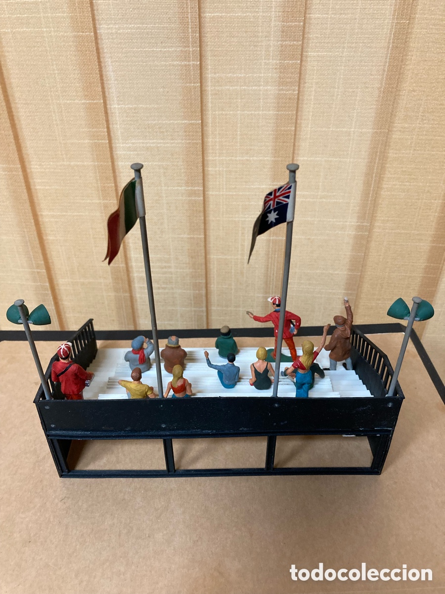 Scalextric: Tribuna con 12 figuras Scalextric - Foto 6