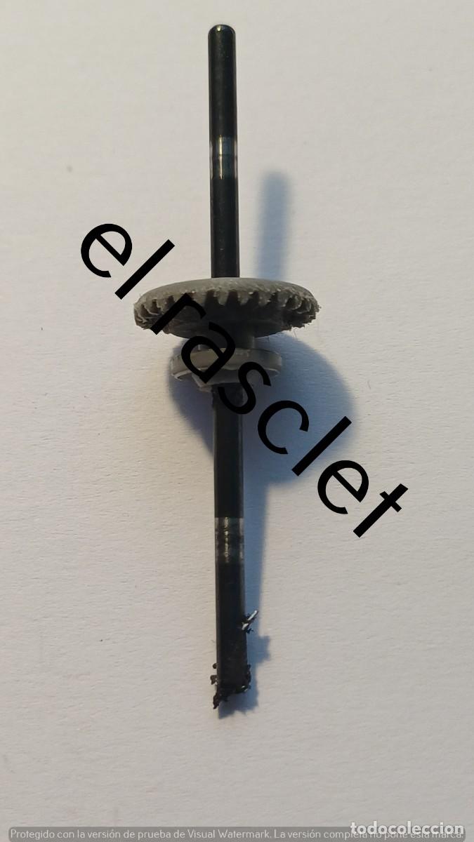 Scalextric: EJE TRASERO SIN RUEDAS COCHE SCALEXTIC. BUEN ESTADO