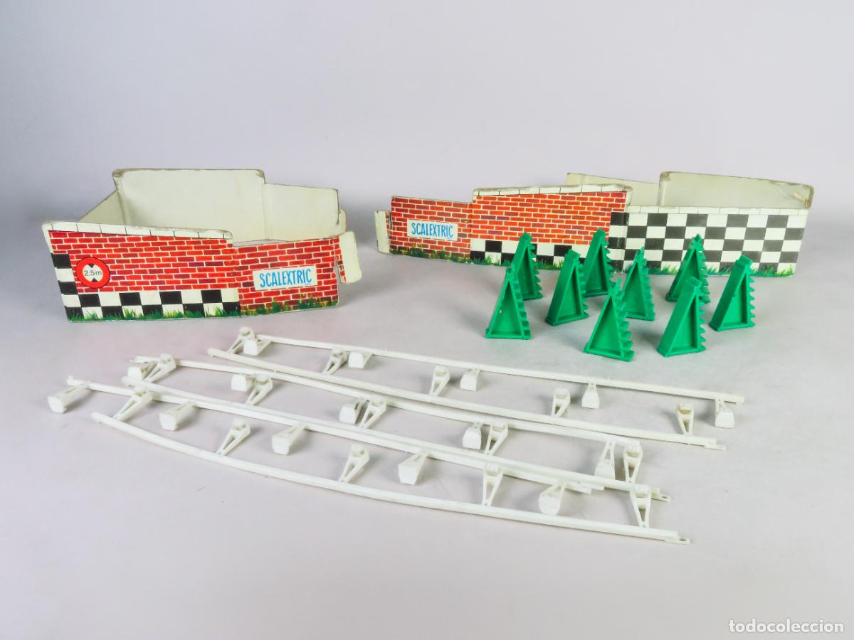 Scalextric: Vallas soportes y cartones para circuito Scalextric Exin