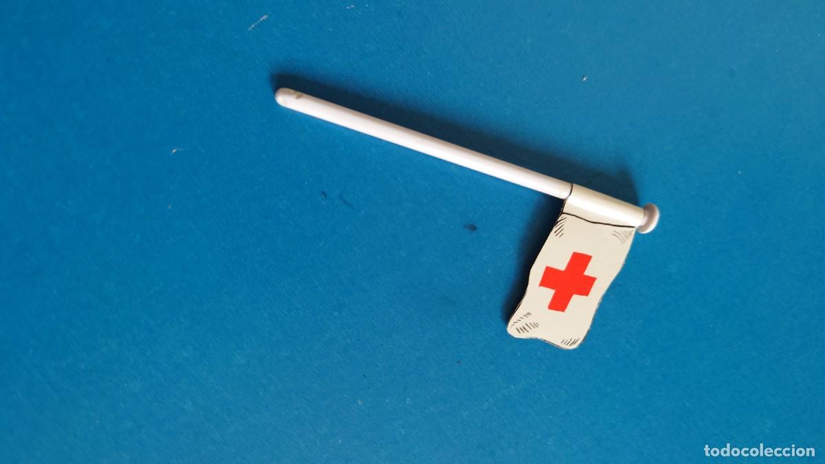 Scalextric: BANDERA ENFERMERIA CASETAS PISTA SCALEXTRIC