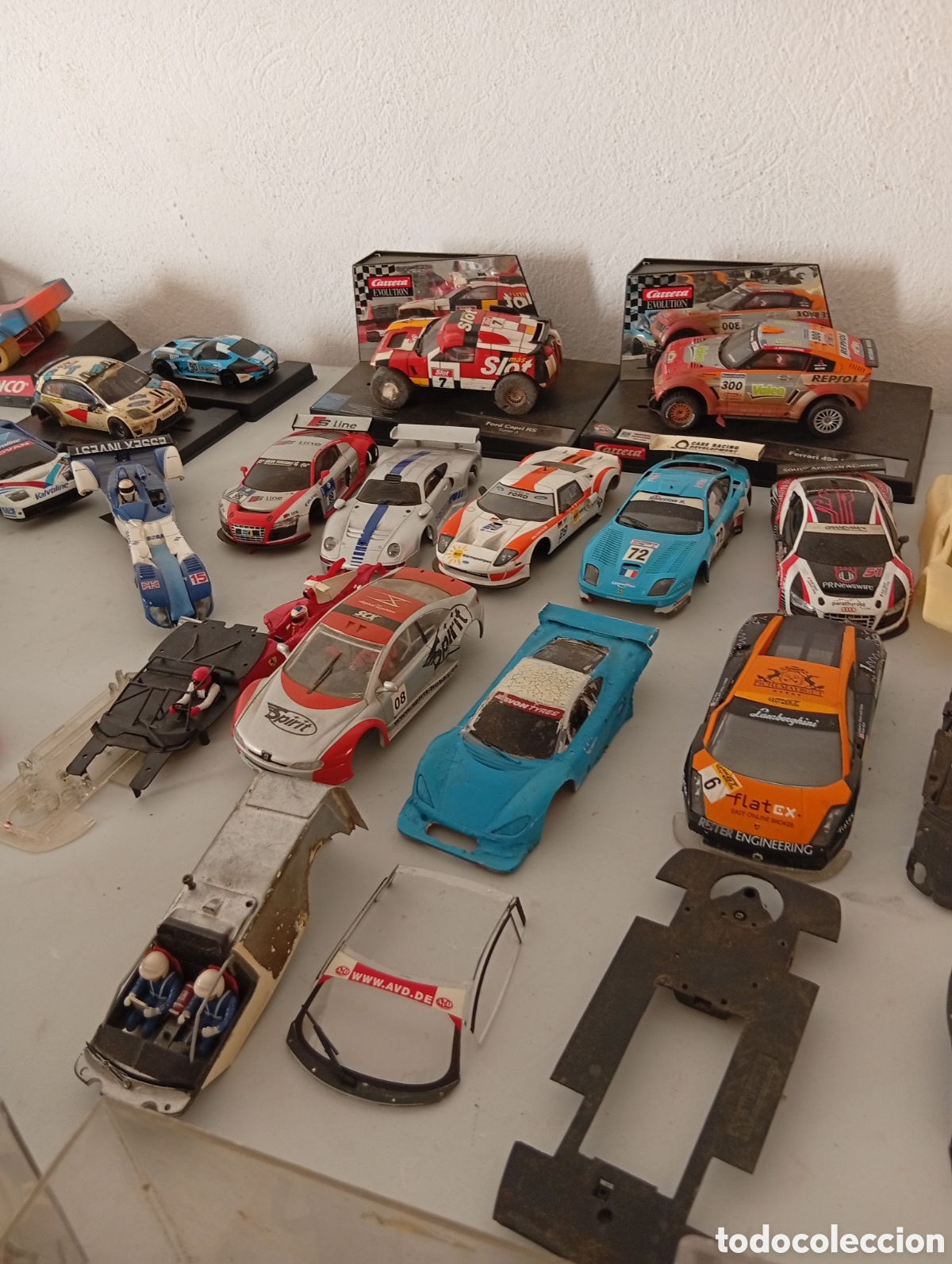 Scalextric: Lote de Scalextric para repuestos piezas y complementos carcasas alerones ruedas ,desguaces,mandos