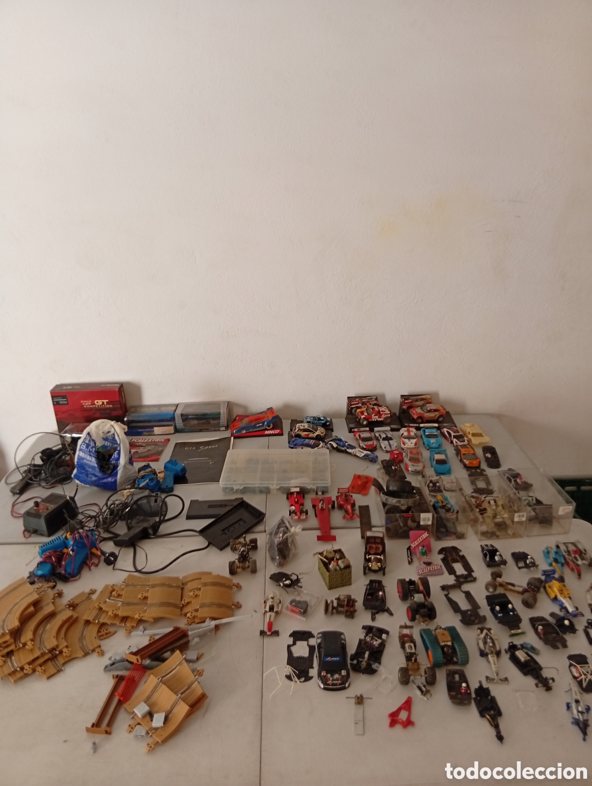 Scalextric: Lote de Scalextric para repuestos piezas y complementos carcasas alerones ruedas ,desguaces,mandos