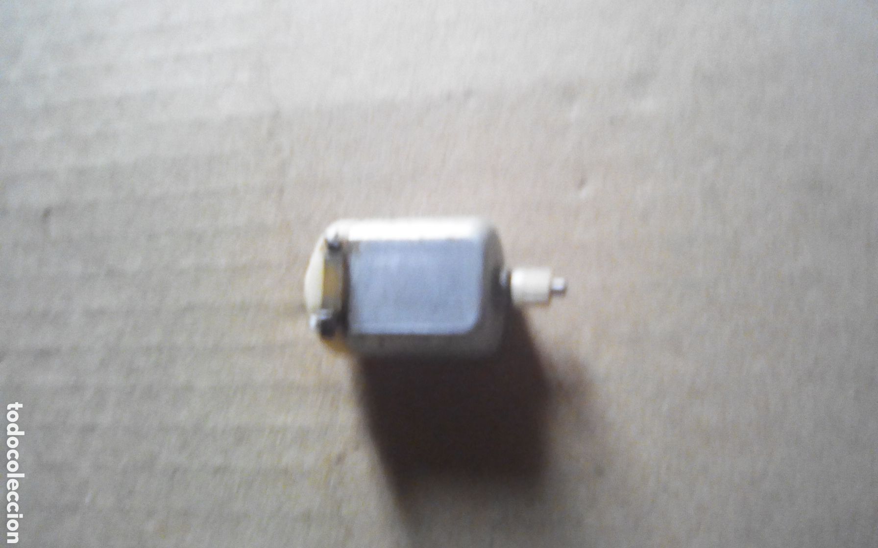Scalextric: Peque&ntilde;o motor para juguetes. Best Motor FG-3. Mide 35 mm.