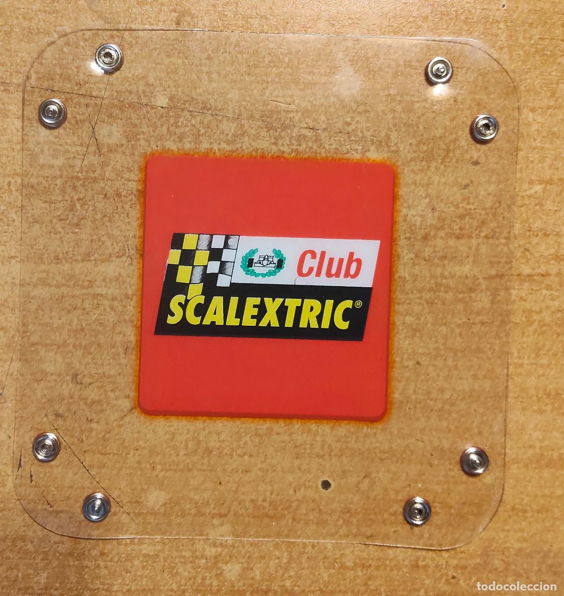 Scalextric: art&iacute;culo de merchandising del Club Scalextric, posiblemente utilizado como cenicero o bandeja