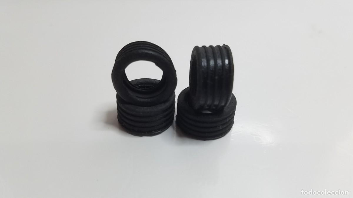 Scalextric: SLOT SCALEXTRIC JUEGO 4X NEUM&Aacute;TICOS RUEDAS O GOMAS 15X8 mm PERFIL MEDIO RAYADAS