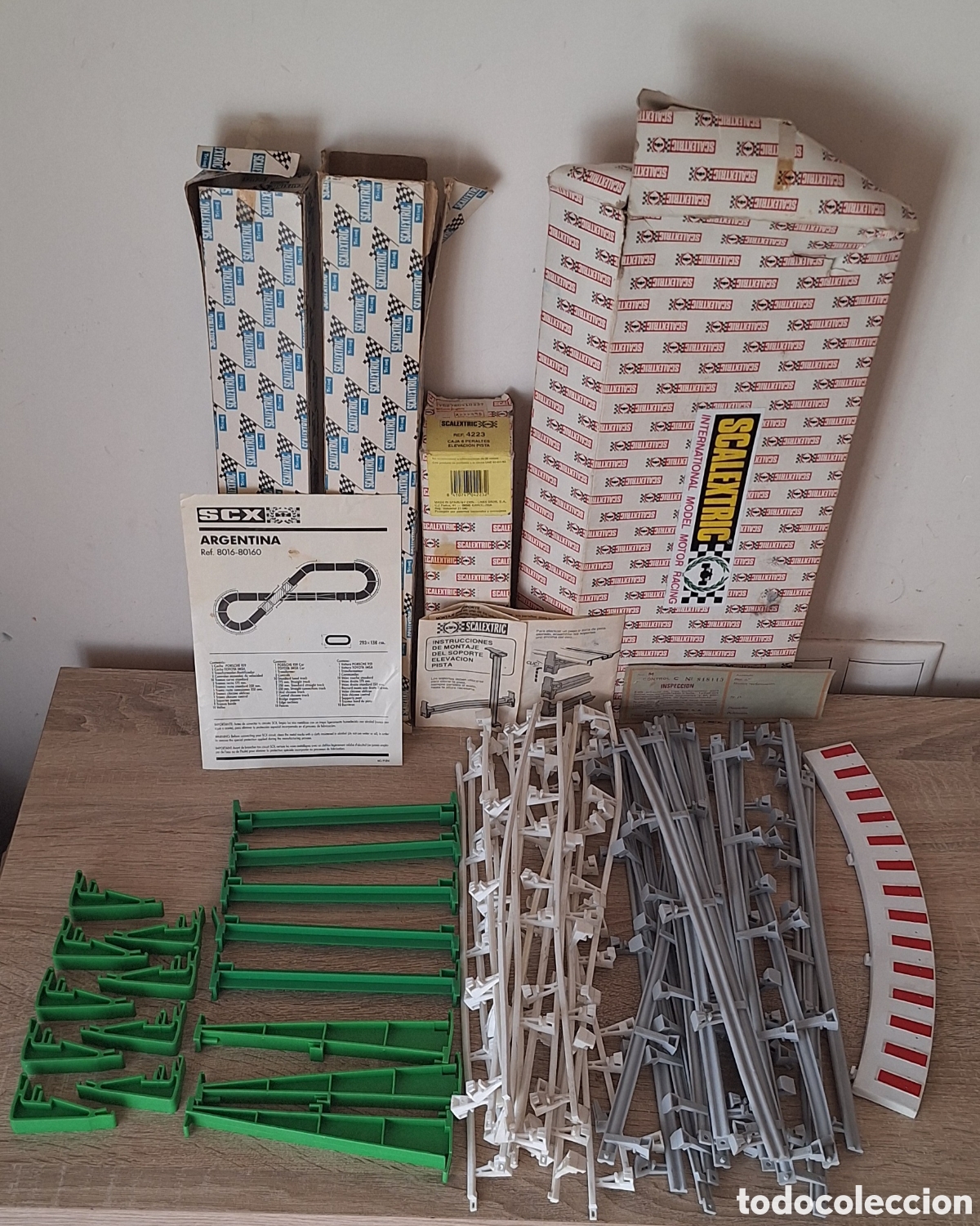 Scalextric: Antiguo Lote de Scalextric formado por Vallas y Peraltes de distintos tipos