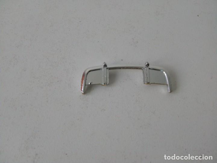 Scalextric: ORIGINAL (pl&aacute;stico) parachoques trasero, Scalextric C84 - Triumph TR4A - Foto 2