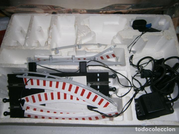 Scalextric: ANTIGUA CAJA CON COMPLEMENTOS SCALEXTRIC RALLY PORTUGAL - Foto 2