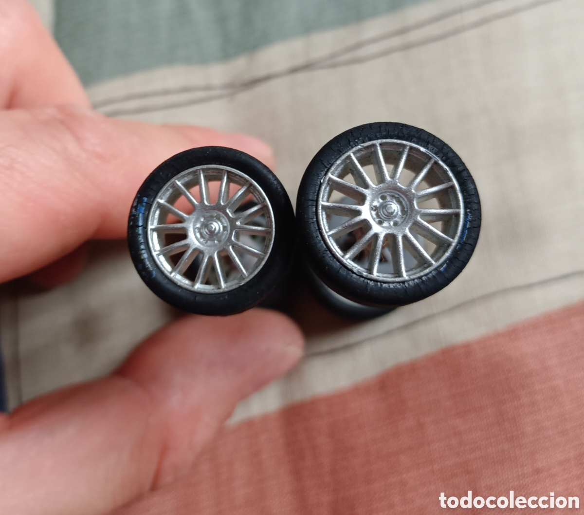 Scalextric: Pareja ejes Aston Martin scalextric - Foto 1