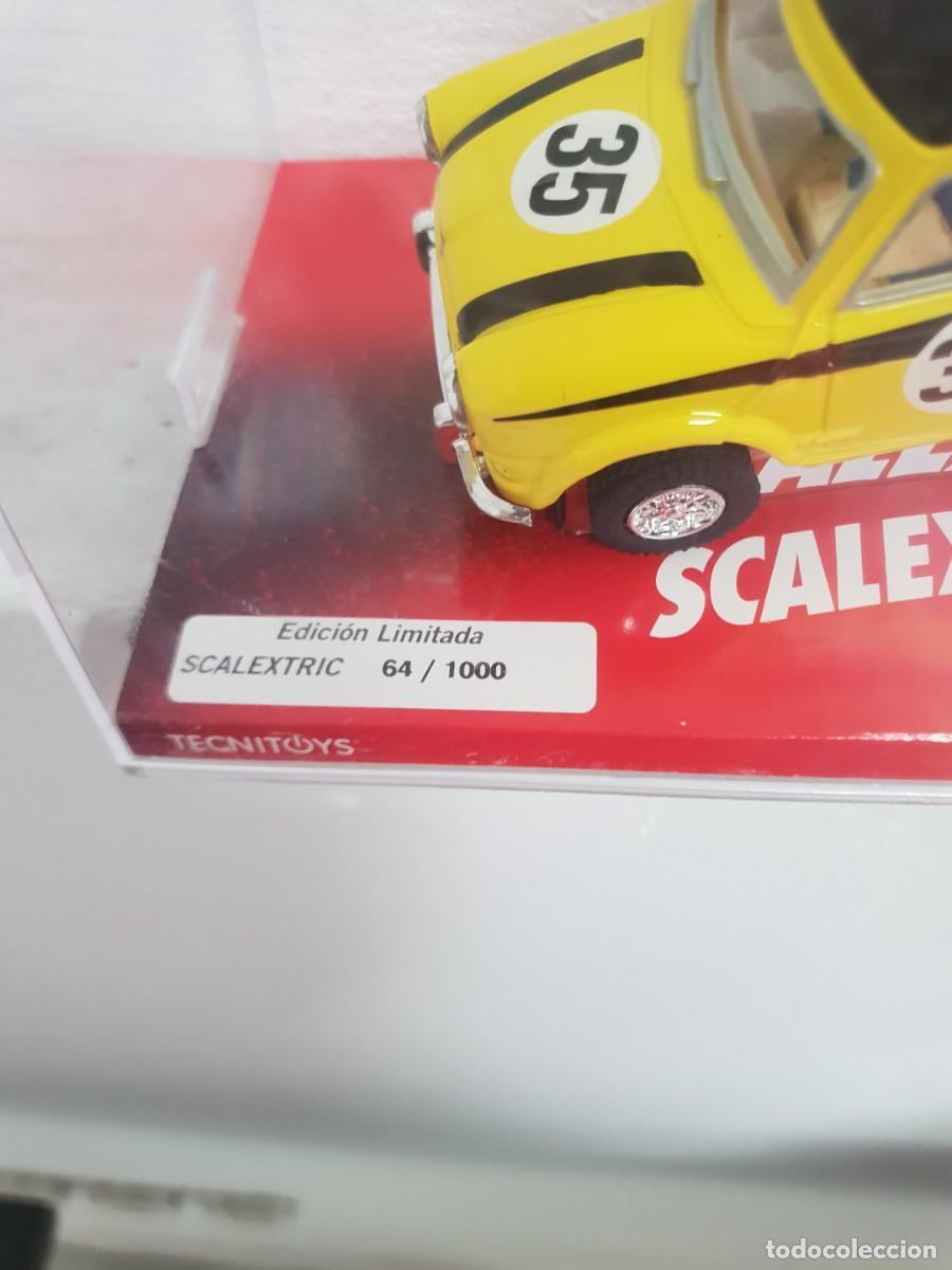 Scalextric: Scalextric mini 50 aniversario con libro y urna - Foto 3