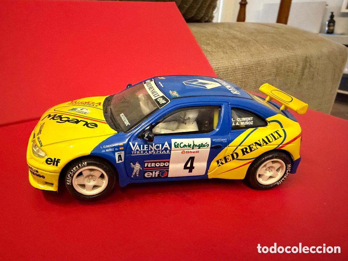 Scalextric: Renault maxi Megane amarillo Azul n 4