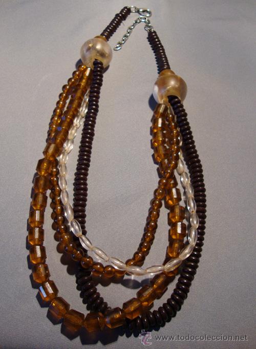 Segunda mano: -- HERMOSO COLLAR DE ABALORIOS DE PL&Aacute;STICO - PR&Aacute;CTICO Y ATEMPORAL - Foto 1