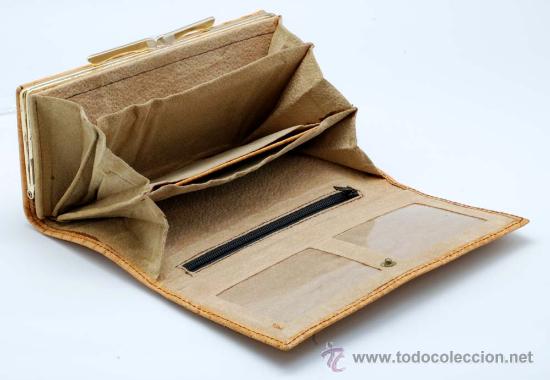 Segunda mano: Cartera Pierre Card&iacute;n en piel estampada simil cocodrilo - Foto 5