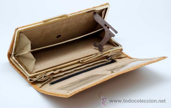 Segunda mano: Cartera Pierre Card&iacute;n en piel estampada simil cocodrilo - Foto 6