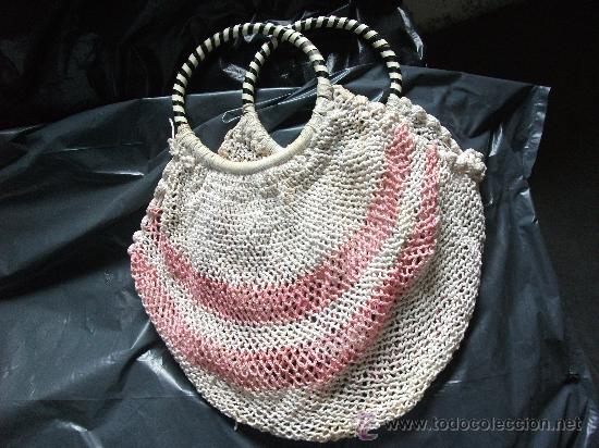 Segunda mano: bolso de ganchillo en hilo blanco y bandas rosa - Foto 1