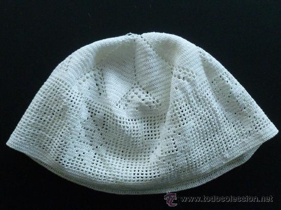 Segunda mano: Kip&aacute;. SOMBRERO DE GANCHILLO BLANCO - Foto 2