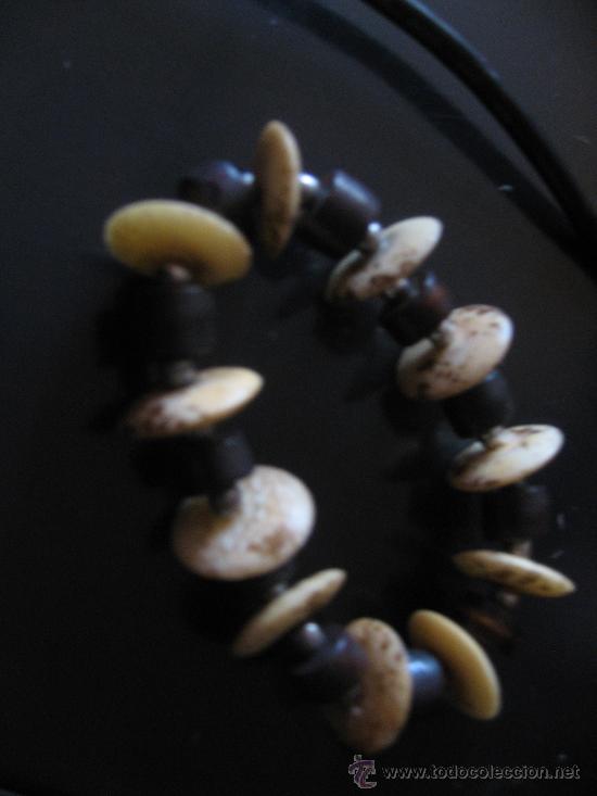 Segunda mano: Pulsera en hueso. Adaptable gomas. A&ntilde;o 1993 - Foto 1