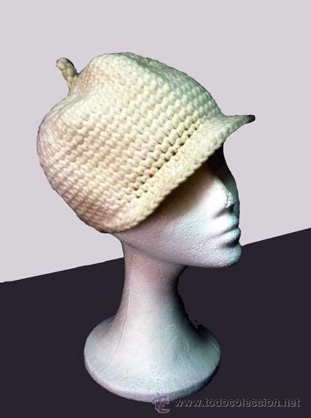 Segunda mano: Gorra punto blanca con visera - Foto 1