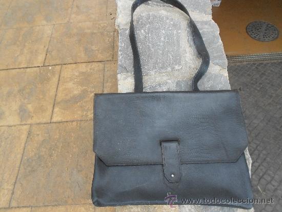 Segunda mano: CARTERA DE PIEL NEGRA - Foto 1