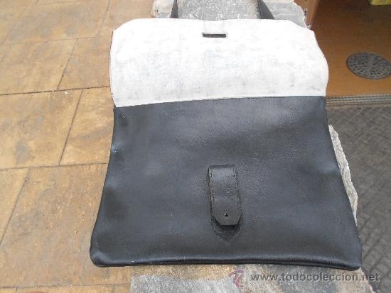 Segunda mano: CARTERA DE PIEL NEGRA - Foto 2