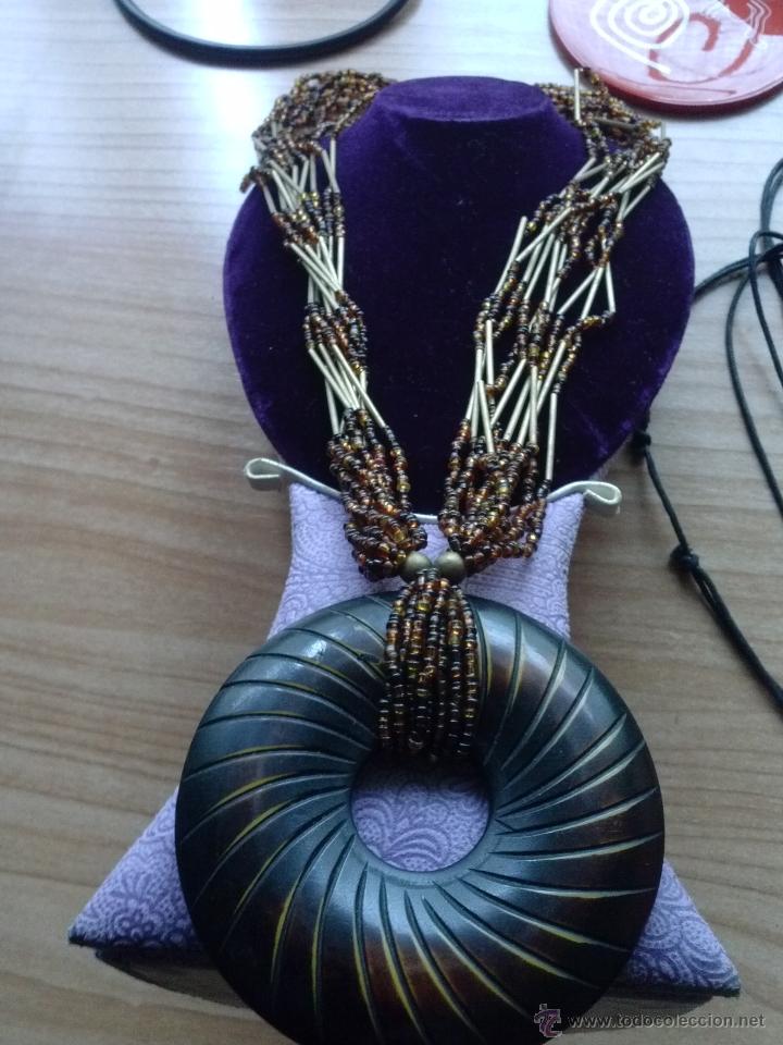 Segunda mano: Collar en abalorios con camafeo hueso. - Foto 2